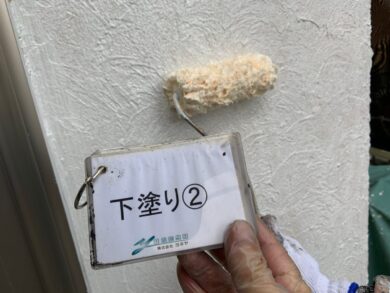 奈良香芝市T様　外壁塗装・屋根カバー工法・防水工事 外壁塗装下塗り2回目