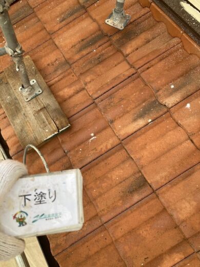 奈良生駒郡斑鳩町H様邸　外壁塗装・屋根塗装・防水工事 屋根下塗り