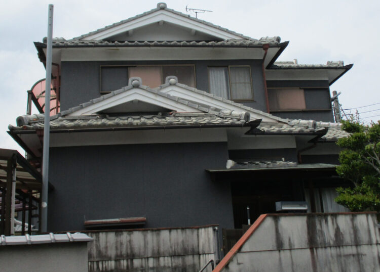 奈良の香芝市の株式会社ヨネヤの外壁塗装と屋根塗装の施工前