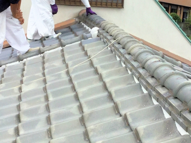 奈良の香芝市の株式会社ヨネヤの外壁塗装と屋根塗装の屋根点検商法の手口