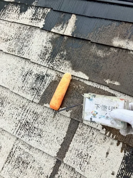 奈良県生駒市小明町S様邸　外壁塗装・屋根塗装・防水工事 屋根　下塗り