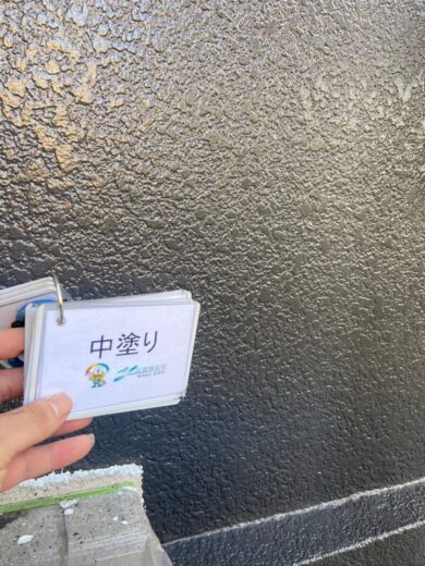 奈良香芝市S様邸　外壁塗装・屋根塗装工事 外壁中塗り