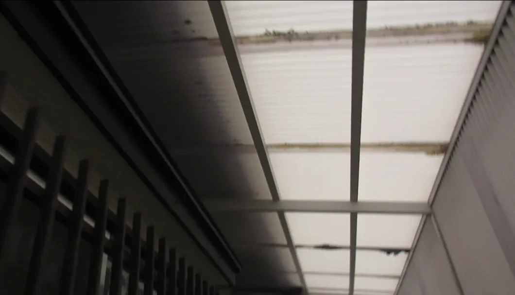 奈良県生駒市鹿ノ台西M様邸　波板張替リフォーム工事 施工前の写真