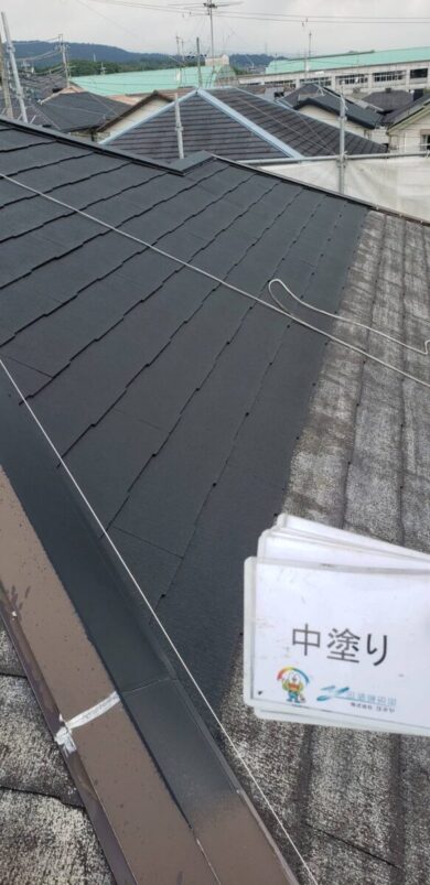 奈良香芝市K様　外壁塗装・屋根塗装工事 屋根塗装中塗り