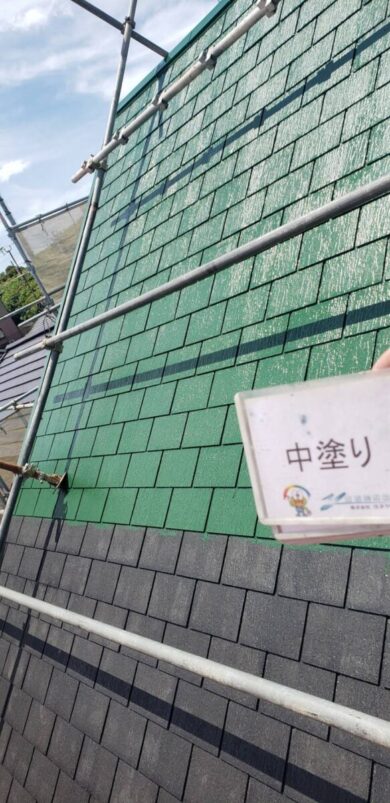 奈良香芝市T様邸　外壁塗装・屋根塗装・防水工事 屋根中塗り