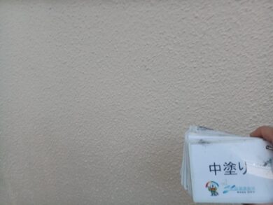 奈良香芝市S様邸　外壁塗装・防水工事 外壁中塗り