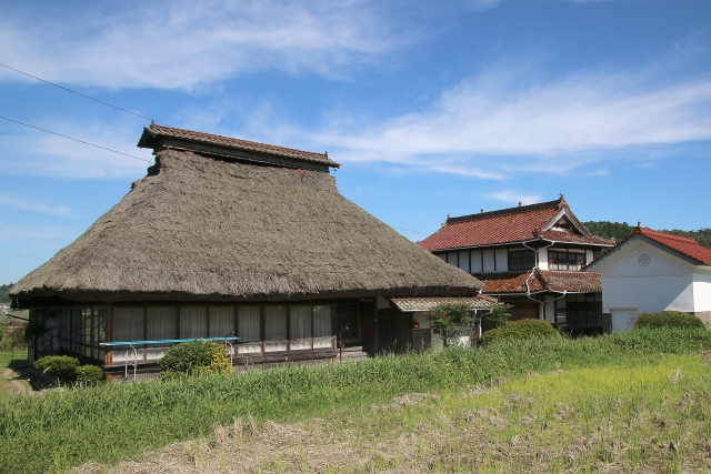 奈良の香芝の株式会社ヨネヤの外壁塗装と屋根塗装の藁葺き屋根