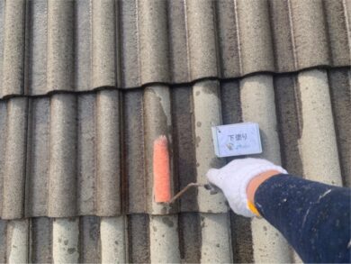 奈良香芝市Ｉ様邸　外壁塗装・屋根塗装・防水工事 屋根下塗り