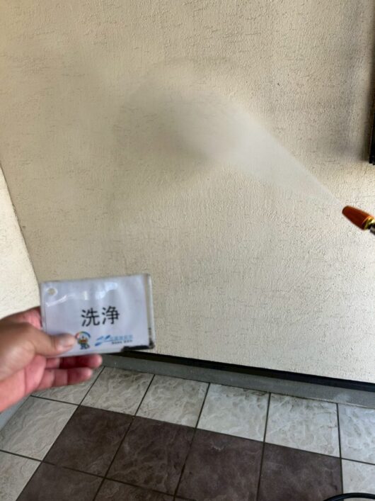 奈良県生駒市Ｔ様　外壁・屋根塗装工事 [洗浄]