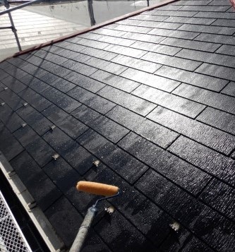 奈良の香芝の株式会社ヨネヤの外壁塗装と屋根塗装の黒色の屋根