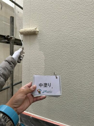 奈良香芝市M様邸　外壁塗装・屋根塗装・防水工事 外壁中塗り