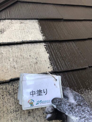 奈良香芝市Ｓ様　外壁塗装・屋根塗装・防水工事 屋根塗装中塗り