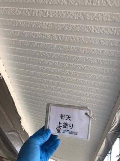 奈良香芝市F様　外壁塗装・屋根塗装工事 軒天上塗り