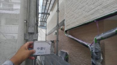 奈良香芝市O様邸　外壁塗装・屋根塗装・ベランダ防水工事 外壁塗装中塗り