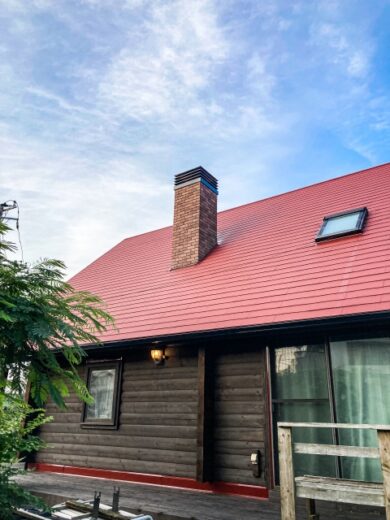 奈良の香芝の株式会社ヨネヤの外壁塗装と屋根塗装の赤の屋根