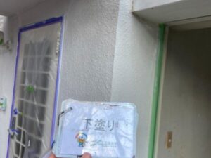 現場の作業風景　外壁下塗り(フィラー塗装)　奈良生駒郡三郷町