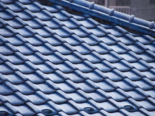 奈良の香芝の株式会社ヨネヤの外壁塗装と屋根塗装の雪の積もった屋根