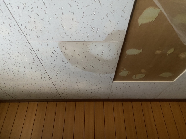 奈良の香芝市の株式会社ヨネヤの外壁塗装と屋根塗装の雨漏り放置