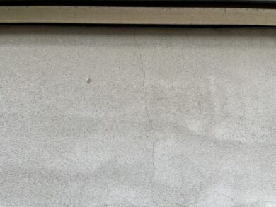 奈良の香芝の株式会社ヨネヤの外壁塗装と屋根塗装の外壁のひび割れ