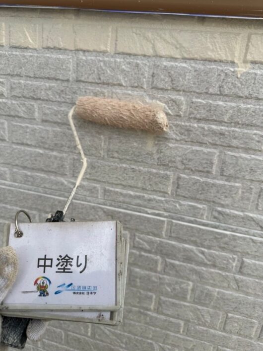 奈良県橿原市北八木町N様邸　外壁塗装・屋根塗装工事 外壁中塗り