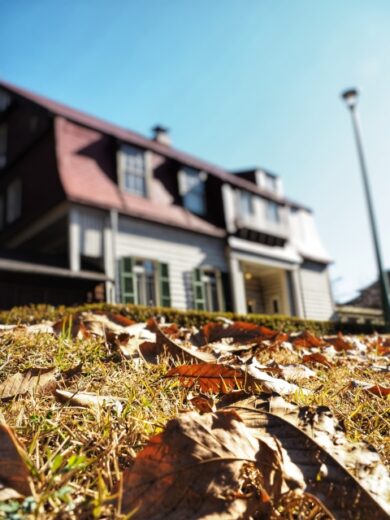 奈良の香芝の株式会社ヨネヤの外壁塗装と屋根塗装の秋と家
