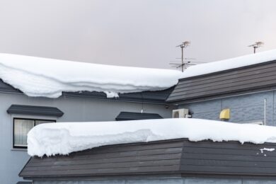 奈良の香芝市の株式会社ヨネヤの外壁塗装と屋根塗装の屋根と雪