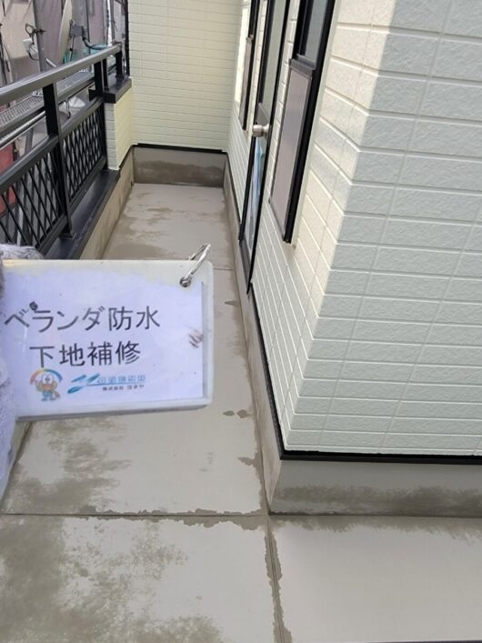 奈良県奈良市学園朝日町H様邸　外壁塗装・屋根塗装・防水工事 ベランダ防水　下地補修