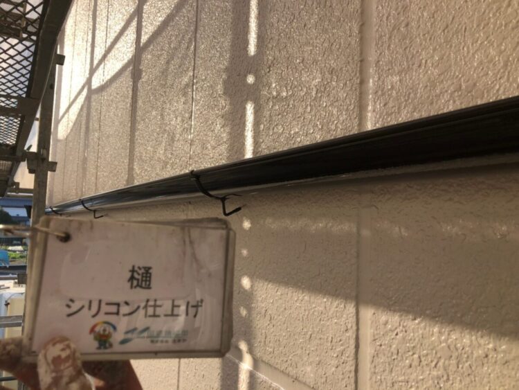 奈良の香芝市の株式会社ヨネヤの外壁塗装と屋根塗装の付帯部塗装