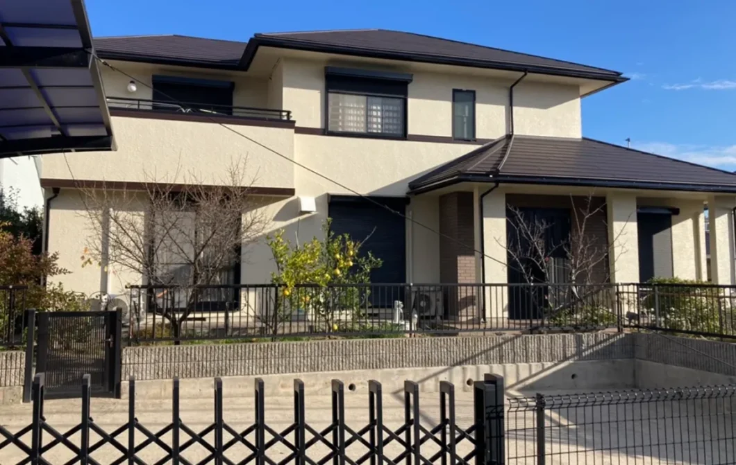 奈良県奈良市あやめ池南N様邸　外壁塗装・屋根カバー工事 施工後の写真