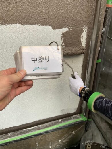 奈良大和高田市K様　外壁塗装・屋根塗装・防水工事 外壁中塗り
