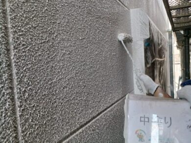 奈良香芝市I様邸　外壁塗装・屋根塗装・防水工事 外壁中塗り