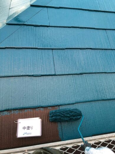 奈良御所市N様　外壁塗装・屋根塗装工事 屋根塗装中塗り