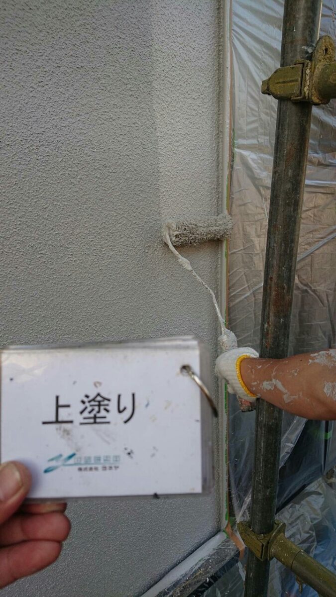 奈良の香芝市の株式会社ヨネヤの外壁塗装と屋根塗装の重ね塗り