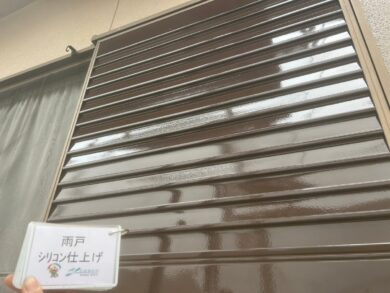 奈良奈良市W様邸　外壁塗装・屋根塗装・防水工事　 雨戸シリコン仕上げ