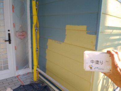 奈良生駒市K様邸　外壁塗装・屋根塗装工事 外壁中塗り