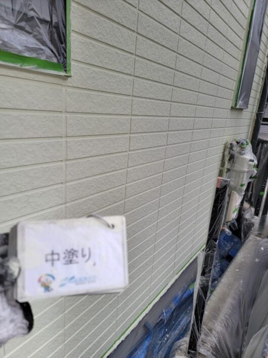 奈良県奈良市学園朝日町H様邸　外壁塗装・屋根塗装・防水工事 外壁　中塗り