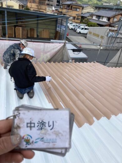 奈良葛城市工場　外壁・屋根塗り替え工事 屋根中塗り