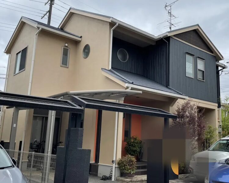 奈良の香芝市の株式会社ヨネヤの外壁塗装と屋根塗装のベージュ系×ブラック系