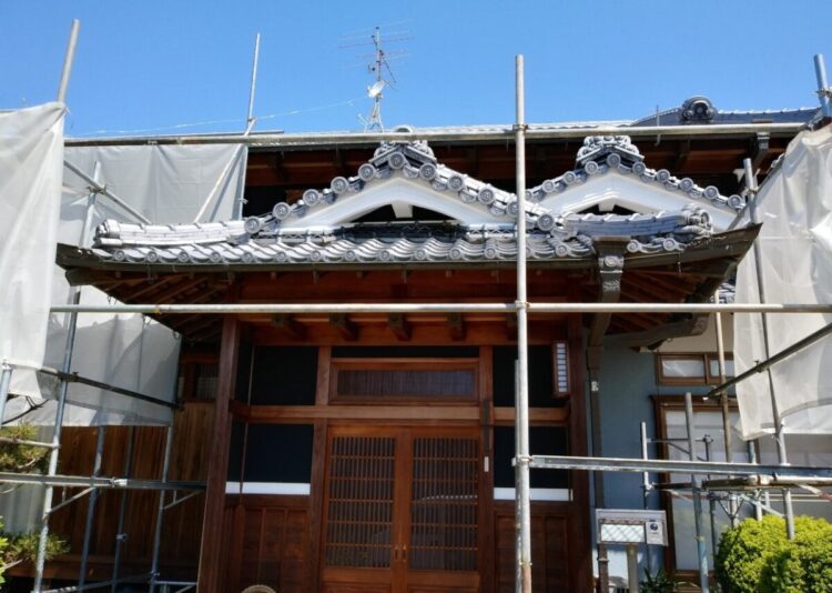 奈良の香芝の株式会社ヨネヤの外壁塗装と屋根塗装の足場