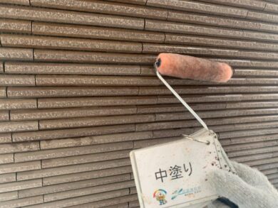 奈良香芝市H様邸　外壁塗装・屋根塗装・防水工事 外壁中塗り