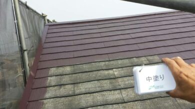 奈良葛城市R様　外壁塗装・屋根塗装・防水工事 屋根塗装中塗り
