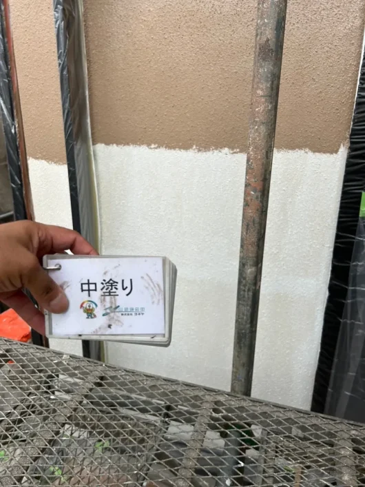 京都府相楽郡精華町H様邸　外壁塗装・屋根塗装・防水工事 外壁　中塗り