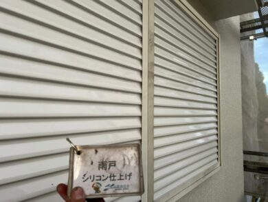 奈良大和高田市N様邸　外壁塗装・屋根塗装工事 雨戸シリコン仕上げ