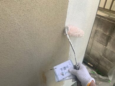 奈良香芝市Ｉ様邸　外壁塗装・屋根塗装・防水工事 外壁下塗り