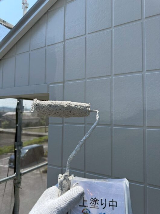 奈良県葛城市葛城ガーデンズ様（2階建てアパートメント）　外壁塗装工事 外壁上塗り
