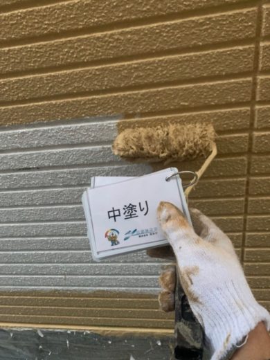 奈良香芝市O様邸　外壁塗装・屋根塗装・防水工事 外壁塗装中塗り