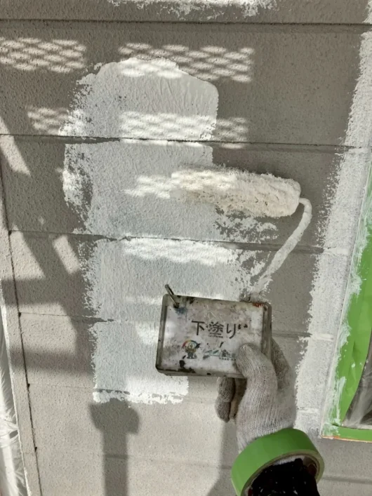 奈良県生駒市小明町S様邸　外壁塗装・屋根塗装・防水工事 外壁　下塗り