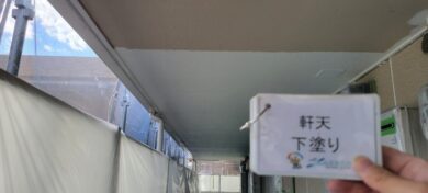 奈良橿原市F様邸（アパート）　外壁塗装・屋根塗装工事 軒天下塗り