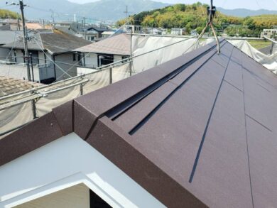 奈良の香芝の株式会社ヨネヤの外壁塗装と屋根塗装の新しい屋根材の取り付け