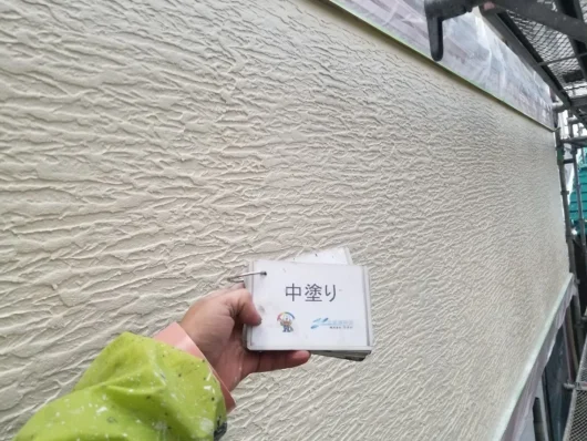 奈良県奈良市あやめ池南N様邸　外壁塗装・屋根カバー工事 外壁　中塗り